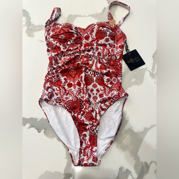 NWT NIPTUCK SWIM red bandana style size 4
Niptuck One Piece Swim - Picture 3 of 10